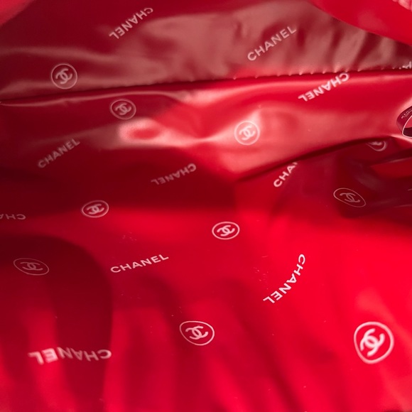 BEAUTIFUL! Red Vintage “Chanel” Parfums Cosmetic Bag! - Picture 3 of 4